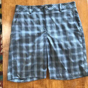 Under Armour Size 32R Gray Plaid Performance Golf Shorts